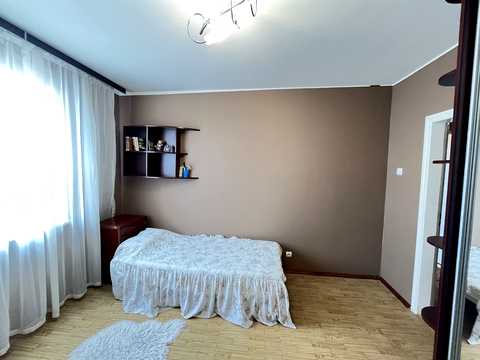 квартира за адресою Анни Ахматової вул., 14-Б