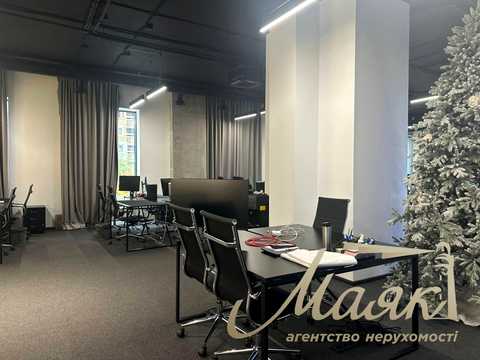 коммерческая по адресу Антоновича ул. (Горького), 74