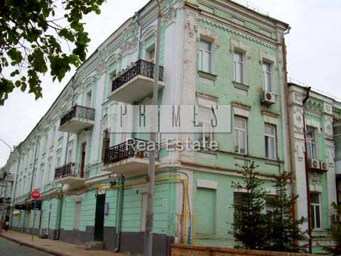 комерційна за адресою Трьохсвятительська вул., 11