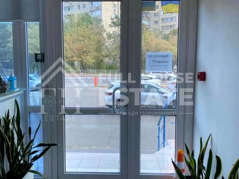 комерційна за адресою Раїси Окіпної вул., 8а