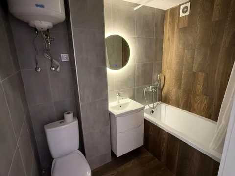 квартира за адресою Космічна вул., 5