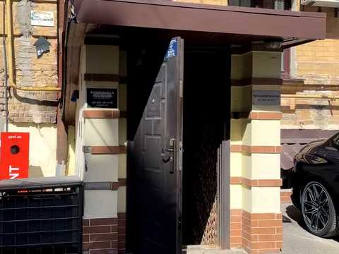 комерційна за адресою Саксаганського вул., 30