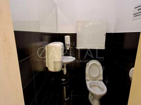 комерційна за адресою Басейна вул., 7