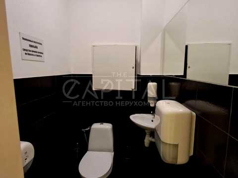 комерційна за адресою Басейна вул., 7