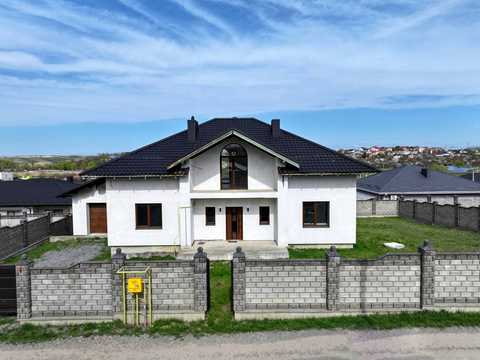 дом по адресу Ровно, масив Райський сад