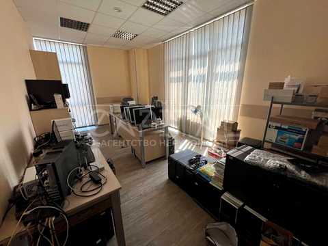комерційна за адресою Антоновича вул. (Горького), 1