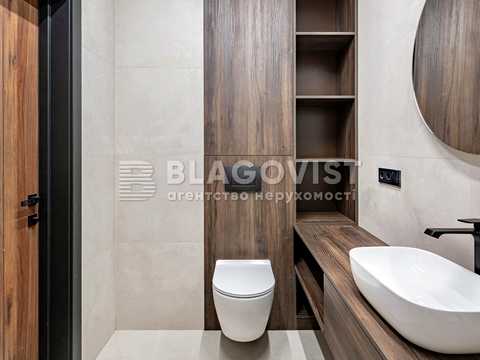 квартира за адресою Причальна вул., 10