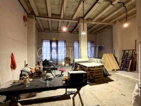 комерційна за адресою Михайлівська вул., 11