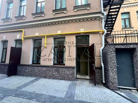 комерційна за адресою Михайлівська вул., 11