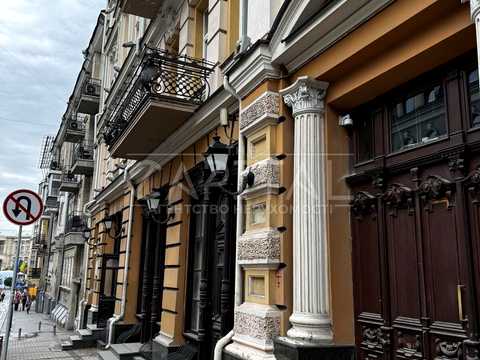 комерційна за адресою Михайлівська вул., 11