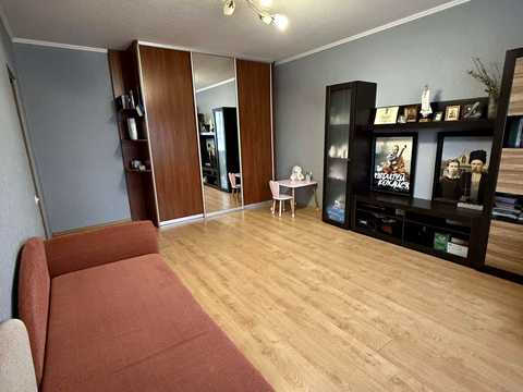 квартира за адресою Довженка вул., 12