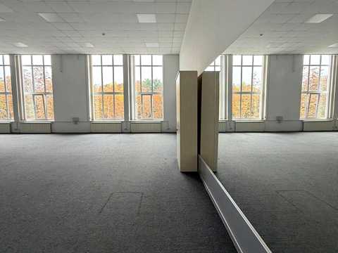 комерційна за адресою Героїв УПА вул., 77