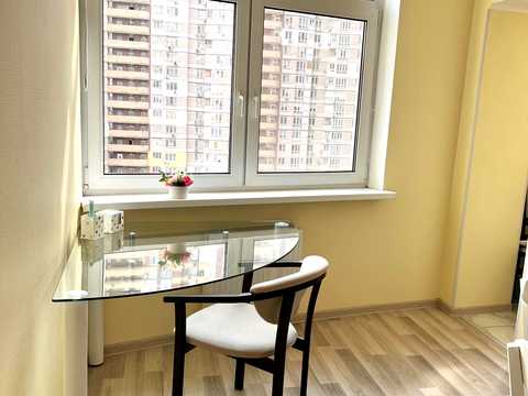 квартира за адресою Анни Ахматової вул., 22
