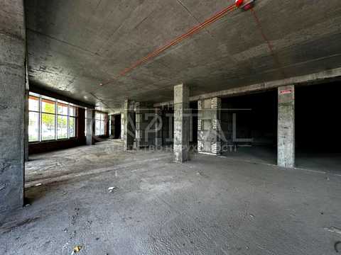 коммерческая по адресу Київська, 32