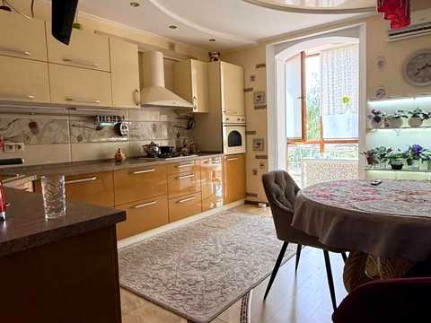 квартира за адресою Таїрова вул., 6