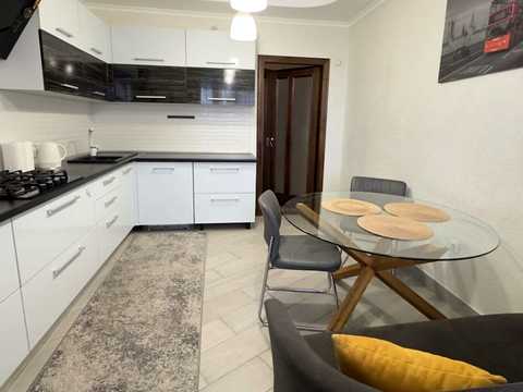 квартира за адресою Озерна вул., 3