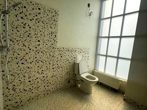 комерційна за адресою Риболовецька вул., 19