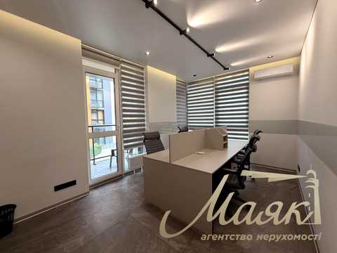 комерційна за адресою Джона Маккейна вул. (Івана Кудрі), 1-А