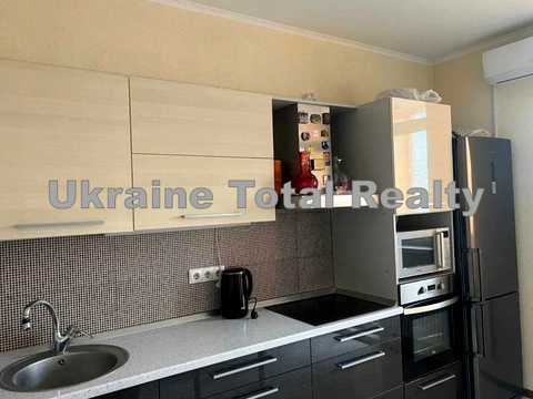 квартира за адресою Сім'ї Кульженків вул. (Петра Дегтяренка), 33