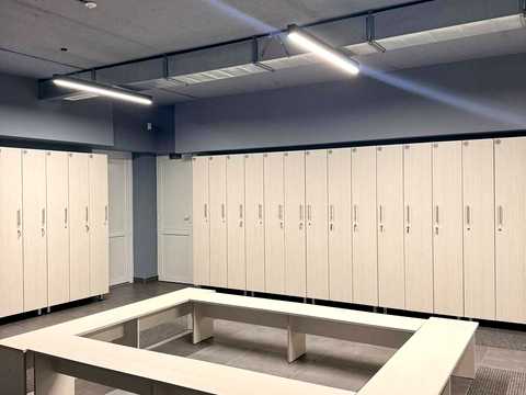 комерційна за адресою Залізнична вул., 1а