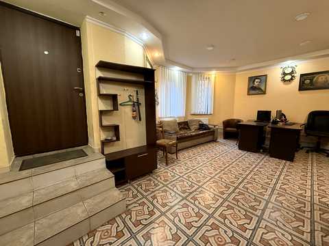 комерційна за адресою Миру вул., 30