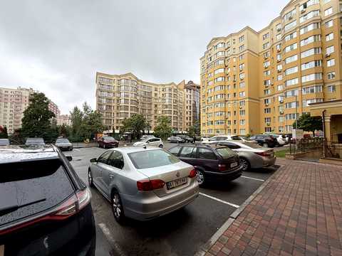 комерційна за адресою Миру вул., 30