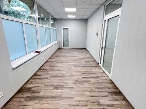 комерційна за адресою Паторжинського вул., 11