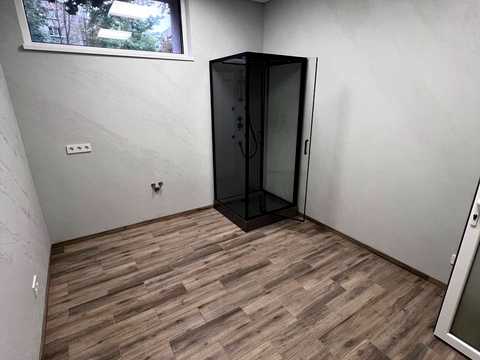комерційна за адресою Паторжинського вул., 11