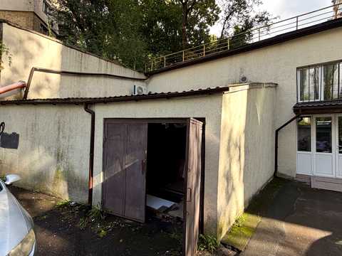 комерційна за адресою Щусєва вул., 36