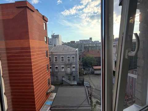комерційна за адресою Королеви Єлизавети ІІ вул. (Глинки), 12