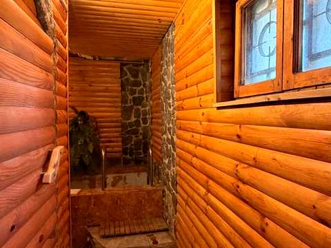 будинок за адресою Центральна, 8