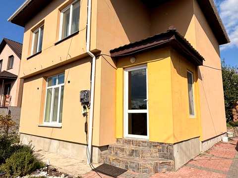 будинок за адресою Центральна, 8