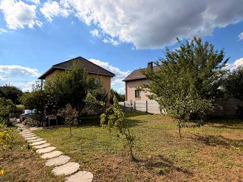 будинок за адресою Центральна, 8