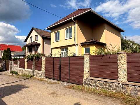 будинок за адресою Центральна, 8