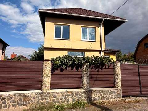 будинок за адресою Центральна, 8