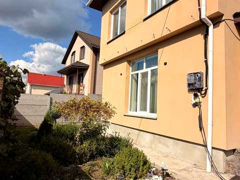 будинок за адресою Центральна, 8