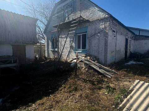 дом по адресу с. Зазимье, Новоселиця, 68