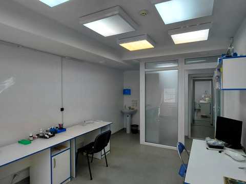 комерційна за адресою Драгоманова вул., 1-Є