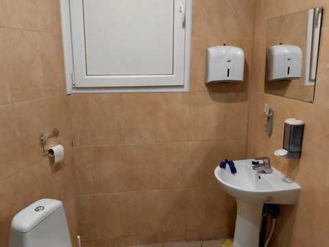 комерційна за адресою Драгоманова вул., 1-Є