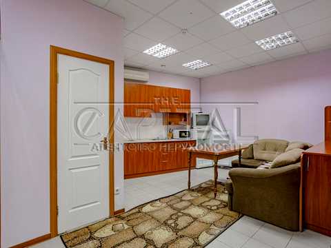 комерційна за адресою Київська вул., 1в