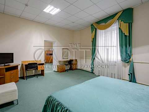 комерційна за адресою Київська вул., 1в