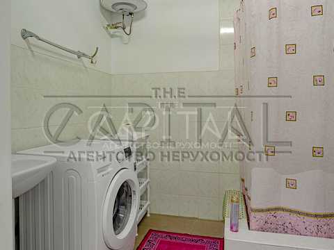 комерційна за адресою Київська вул., 1в