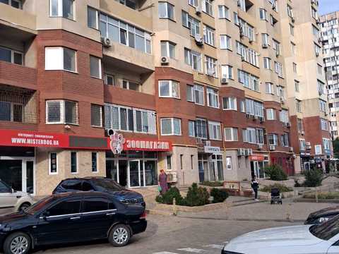 квартира за адресою Євгена Чикаленка вул., (Будинок)