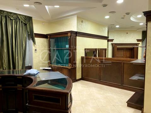 комерційна за адресою Микільсько-Слобідська вул., 4