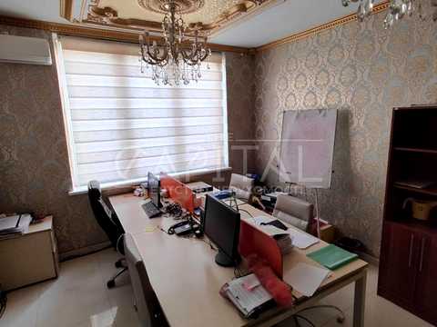 комерційна за адресою Анни Ахматової вул., 48