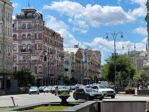 комерційна за адресою Басейна вул., 1/2
