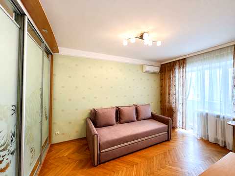 квартира за адресою Братиславська вул., 36/2