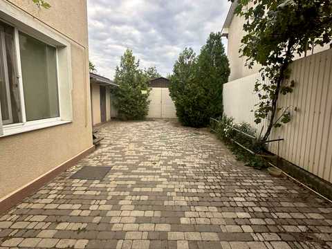 дом по адресу Центральна