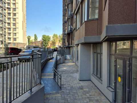 комерційна за адресою Прохоровська вул., 40 к1-4