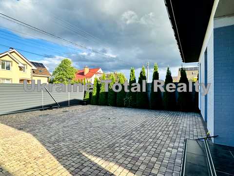 дом по адресу с. Погребы, Солов'їна ул.